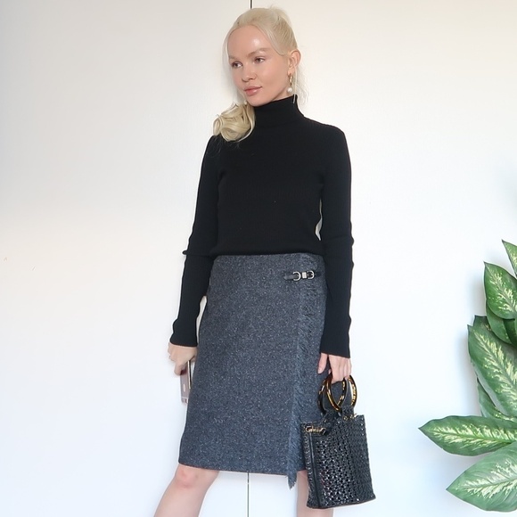 Anne Klein wrap skirt with fringe & buckle closure - Picture 2 of 8